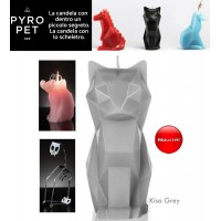Pyro Pet Kisa-il gatto candela in cera scolpita con le forme di un simpatico gatto grigio, con incorporato lo scheletro, artigianale, in metallo dalle sinistre forme di un gatto in agguato.
