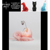 Pyro Pet Kisa-il gatto candela in cera scolpita con le forme di un simpatico gatto rosa, con incorporato lo scheletro, artigianale, in metallo dalle sinistre forme di un gatto in agguato.