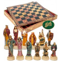 Completo scacchi tematici Italfama, figure della eterna lotta Bene vs Male. Re h cm.8 e scacchiera Italfama, douple face scacchi e backgammon, con contenitore, in simil cuoio antico mappamondo, dimensioni cm.36x36x4 con casa mm.36.