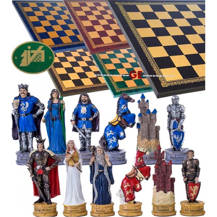 Completo scacchi tematici figure del mondo di Re Artù. Re h cm.8, e scacchiera Italfama, similcuoio, colore a scelta, cm. 40x40, campo da gioco cm. 36x36, casa cm. 4,5x4,5.