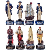 Scacchi artistici tematici Italfama Firenze, in resina, dipinti a mano, figure di Pirati dei Caraibi ufficiali della royal navy  Re ht. cm.8. base diametro cm.2,5. Originale Idea regalo!