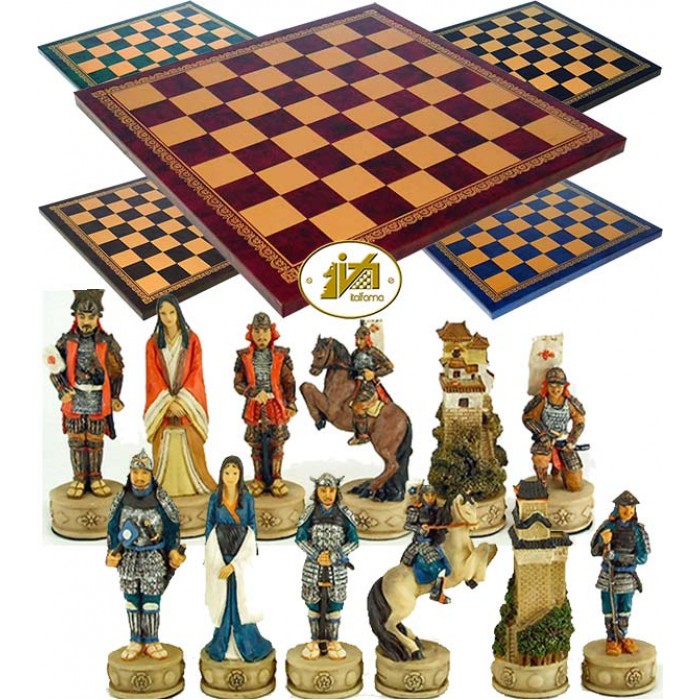 Completo scacchi tematici figure di Samurai, mitici guerrieri Giapponesi. Re h cm.8, e scacchiera Italfama, similcuoio, colore a scelta, cm. 40x40, campo da gioco cm. 36x36, casa cm. 4,5x4,5.