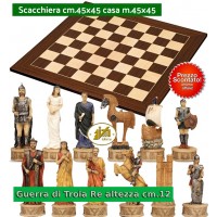 Scacchi artistici tematici Italfama, figure della Guerra di Troia. Re cm.12, abbinati ad una prestigiosa scacchiera in legno intarsiato  Cassia Siamese e Acero cm. 45x45 casella m. 45x45. Prezzo speciale.