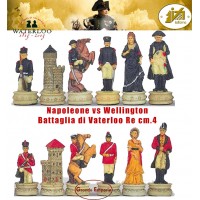 Scacchi artistici tematici Italfama Firenze, in resina, dipinti a mano, Napoleone vs Wellington figure della Battaglia di Waterloo. Re cm.4,3 base diametro cm.2,5. Originale Idea regalo!