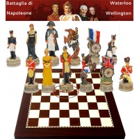 Scacchi artistici tematici Italfama Napoleone e Wellington alla battaglia di Waterloo,Re h cm.8, scacchi abbinati ad una  pregevole scacchiera Italfama effetto ebano, dimensioni cm.40x40, casa mm.40.