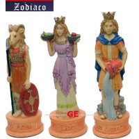 Italfama set scacchi artistici tematici in resina, dipinti a mano, figure dello Zodiaco. Altezza Re 8.00 cm, base diametro 2.5 cm.