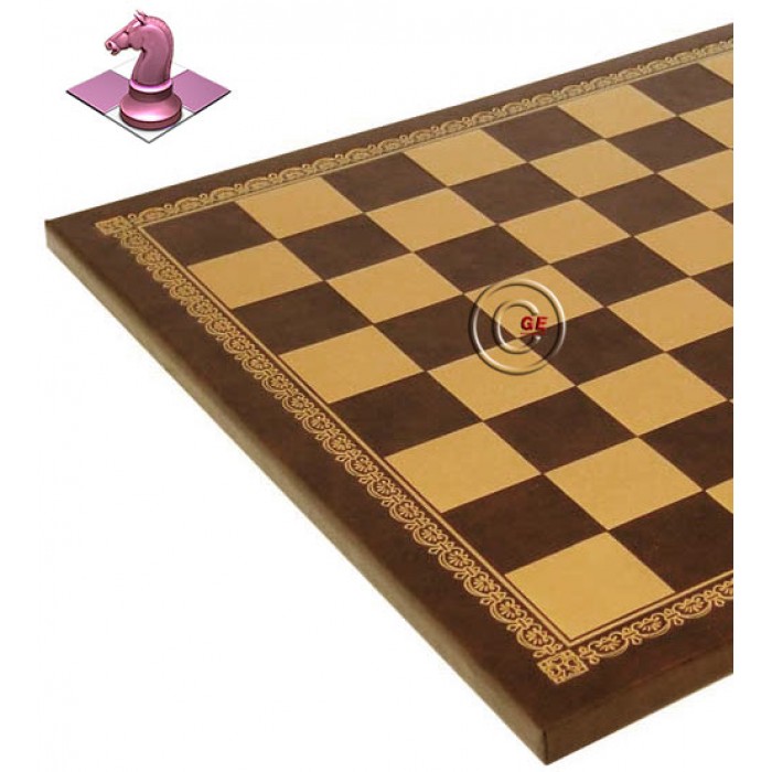 Scacchiera Italfama in similcuoio marrone, con raffinata bordura in oro, produzione italiana. Dimensioni cm.26,5x26,5 spessore cm. 1,0, casella cm. 2,8x2,8. Campo gioco cm. 2,2x2,2