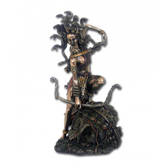 Statua in resina bronzata raffigurante la Medusa con i capelli di serpente. Statua  interamente rifinita a mano in ogni dettaglio e bronzata, altezza cm. Ht. 27cm. Elegante idea regalo della Italfama di Firenze-Italia. SR72333.