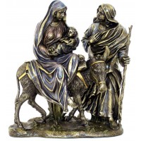 Statua in resina bronzata riproducente la Sacra Famiglia nella Fuga in Egitto. Statua interamente rifinita a mano in ogni dettaglio, altezza cm,27. Elegante idea regalo della Italfama di Firenze-Italia. SR74108.
