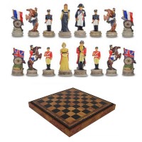 Scacchi artistici tematici Italfama Napoleone e Wellington alla battaglia di Waterloo,Re h cm.8, con scacchiera, backgammon e contenitore porta scacchi Italfama  in simil cuoio colorato antica carta geografica, dimensioni cm.35x35x4 con casa mm.35.